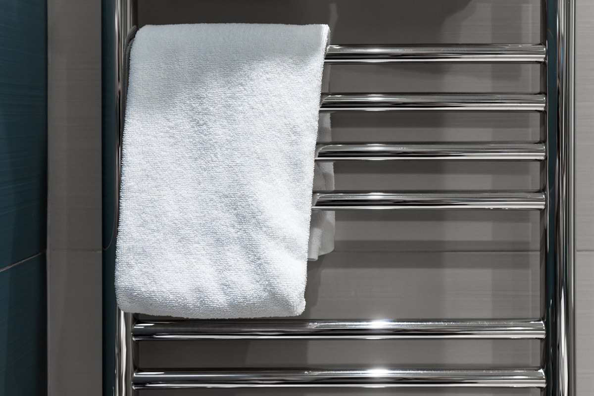 Radiador toallero eléctrico: ¿qué tipo le conviene más a tu baño? (con  shopping)